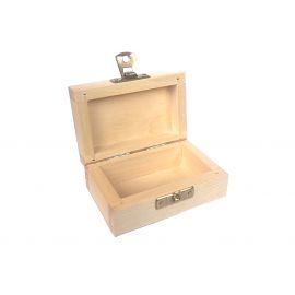Medinė dėžutė su užsegimu 8,5x5,5x4 cm 1 vnt.