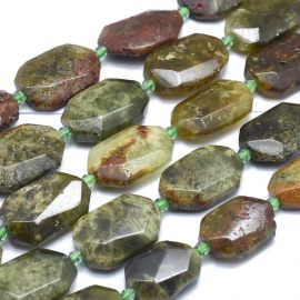 Akmeniai karoliukai - Natūralūs Žaliojo Granato karoliukai. Žalios-rudos-pilkos spalvos Netaisyklingos Stačiakampio briaunuoti 