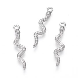 Nerūdijančio plieno 304 pakabukas "Gyvatė" 28x6x15 mm. 1 vnt.