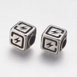 Priedai papuošalams - Nerūdijančio plieno 304 Intarpas "Kubas". Sendintos pilkos spalvos kubo vidinės skylės diametras ~ 3 mm. 