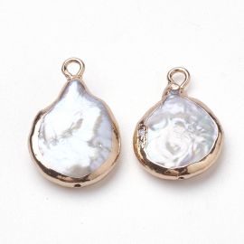 Perlai - Natūralus Keshi perlo pakabukas. Baltos spalvos lašo dengtas aukso spalvos folija dydis 22-16x16-13x8-4 mm 1 vnt