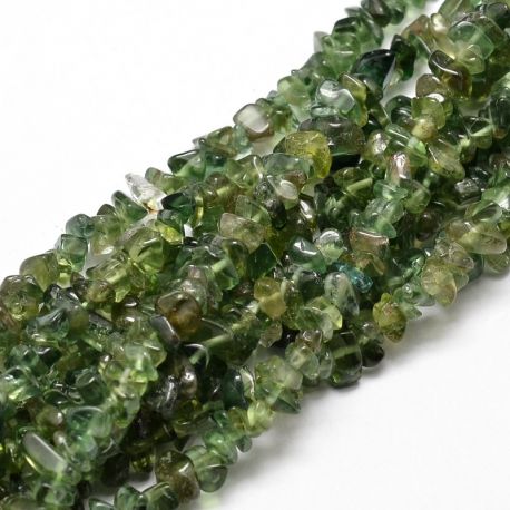 Akmeniniai karoliukai - Natūralaus Apatito skalda. Žalios spalvos dydis 14-5x10-4x8-1 mm 1 gija