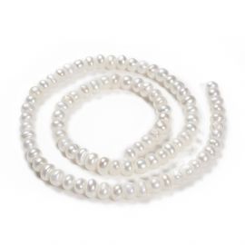 Dabīgās saldūdens pērles 6-5x4 mm. 1 pavediens
