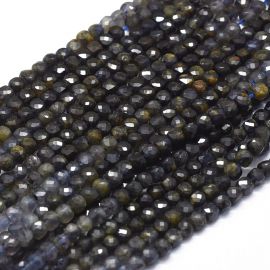 Steinperlen - Natürliche Jolita-Perlen. Blaugrauer Würfel, facettiert, teilweise transparent, Größe 4x4x4 mm, 1 g