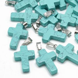 Sintētisks tirkīza kulons "Cross". Zaļi-zilā krusta nerūsējošā tērauda metāla daļas izmērs ir 30x19x6 mm