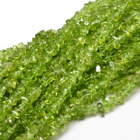 Natürlicher Olivenquarzsplitter. Grüne Farbe, teilweise transparent, Größe 11-5x7-4 mm, 1 Strang