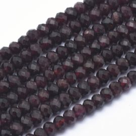 Натуральные гранатовые бусины. Шайбы темно-вишневого цвета, ребристые, частично прозрачные, размер 4х3 мм, 1 нить.