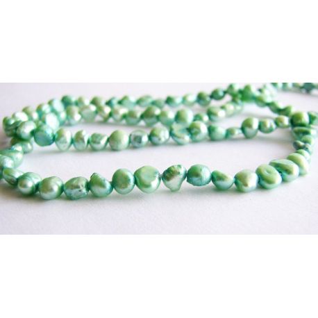 Saldūdens pērļu diegs gaiši zaļš neregulāra apaļa forma 2x3mm diega garums 38cm