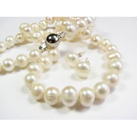 Gėlavandenių perlų vėrinys su auskarais